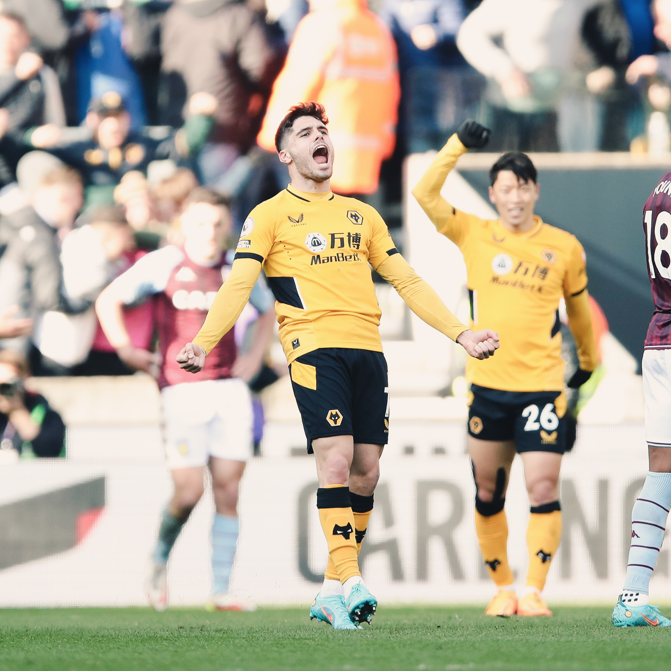 他展现了更 他展现了更